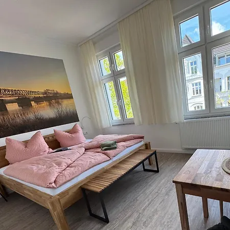 Downtown 38 Guest house *